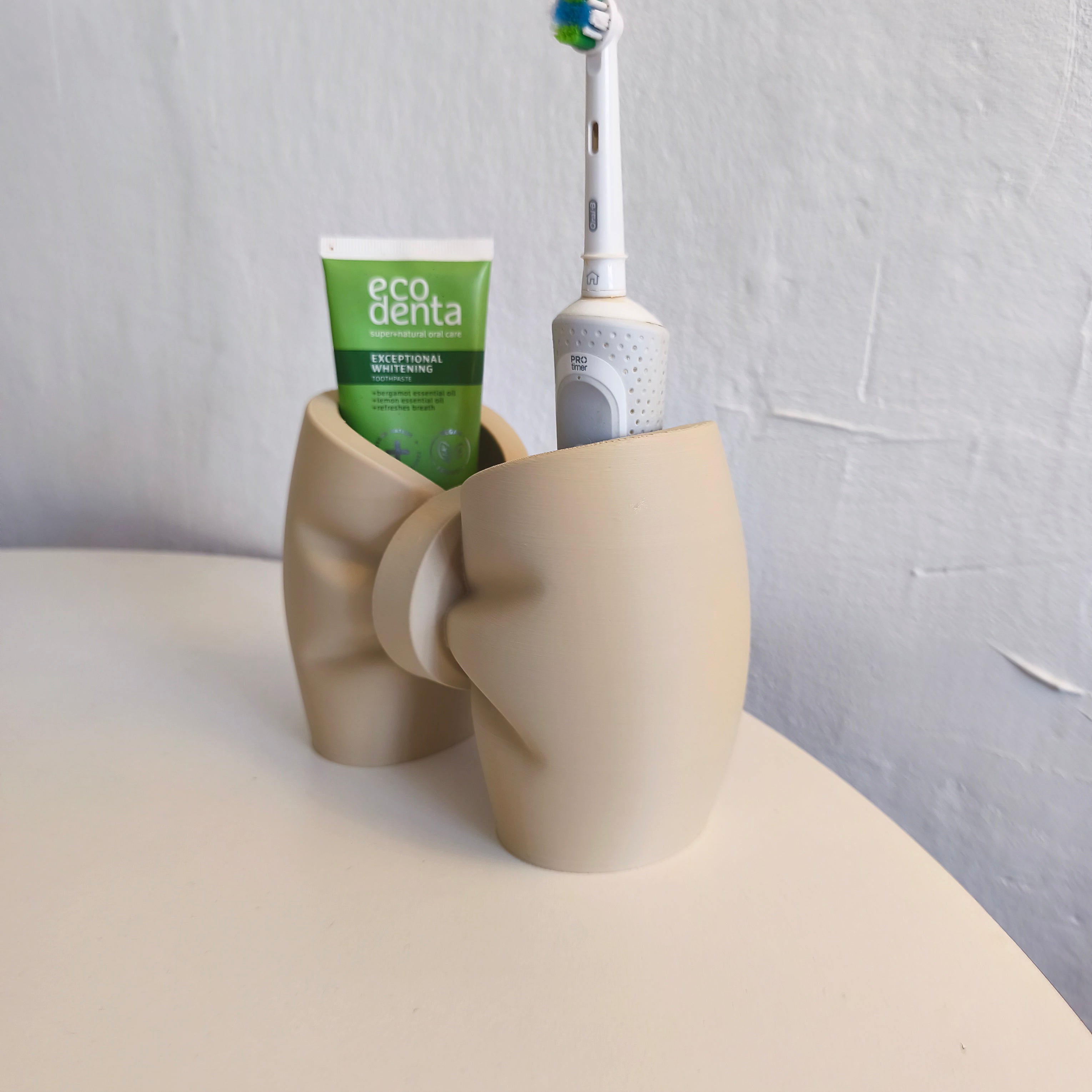 3D Printed Curvy Body Toothbrush Holder